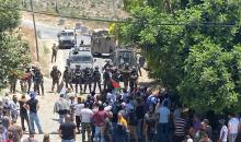 قوات الاحتلال تقمع مسيرة رافضة للاستيطان في قرية أم صفا شمال غرب رام الله 4.jpg