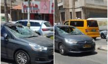 شبان يحطمون مركبة مستوطنين بعد دخولهما بالخطأ لمدينة قلقيلية.
