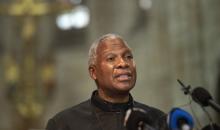 رئيس أساقفة الكنيسة الأنجليكانية في جنوب إفريقيا ثابو ماكجوبا (أرشيف-أ ف ب).jpg