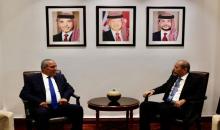 أيمن الصفدي مع أمين سر اللجنة التنفيذية لمنظمة التحرير الفلسطينية حسين الشيخ. (وزارة الخارجية).jpeg