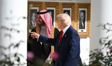 الأمير محمد بن سلمان والرئيس دونالد ترمب يسيران في الممر الرئاسي نحو المكتب البيضاوي بالبيت الأبيض (أ.ف.ب).jpeg