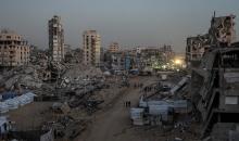 خيام النزوح المنتشرة وسط الدمار في شمال مدينة غزة في 30 نوفمبر/تشرين الثاني  2025