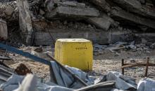 كتلة خرسانية صفراء وضعها الجيش الإسرائيلي في منطقة جباليا شمال قطاع غزة، بتاريخ 2 نوفمبر/تشرين الثاني 2025.