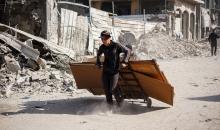 عائلات فلسطينية تتجه نحو مناطق تعتبرها أكثر أمانًا حاملة معها كل ما تستطيع حمله من أمتعة (17).jpg