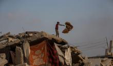 العائلات الفلسطينية العائدة إلى جباليا في شمال قطاع غزة تواصل حياتها بوسائل محدودة (11).jpg