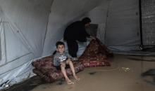 أغرقت الأمطار الغزيرة العديد من خيام النازحين الفلسطينيين في مخيم البريج، وسط قطاع غزة، في 25 نوفمبرتشرين ا (3).jpg