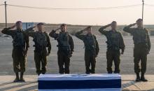 استقبال نعش هدار غولدن ومرافقته إلى إسرائيل.. (صورة: المتحدث باسم الجيش الإسرائيلي)