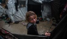 منظر لخيام النازحين في ميناء غزة بعد أن غمرتها مياه الأمطار، مخلفةً بركًا من الماء والطين في أنحاء مدينة غزة، 14 نوفمبر/تشرين الثاني 2025