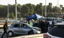 مفترق طرق تجمع غوش عتصيون الاستيطاني على الطريق الواصلة بين مدينتي بيت لحم والخليل الفلسطينيتين في جنوب الضفة الغربية.webp