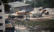 قوات الجيش الإسرائيلي تنفذ عملية عسكرية داخل مخيم نور شمس للاجئين في مدينة طولكرم بالضفة الغربية