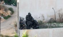 مشاهد صادمة تُظهر جنودا من جيش الاحتلال وهم يطلقون الرصاص مباشرة على شابين أمام أحد المنازل في مدينة جنين 11.jpg