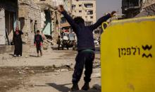 عائلات فلسطينية تتجه نحو مناطق تعتبرها أكثر أمانًا حاملة معها كل ما تستطيع حمله من أمتعة (8).jpg