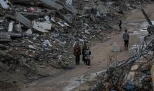 يعاني الفلسطينيون الذين دمرت منازلهم جراء الهجمات الإس (9).jpg