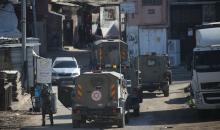 داهمت قوات الجيش الإسرائيلي مخيم عسكر للاجئين في نابلس، ونفذت عمليات تفتيش في عدة أحياء وسط تصاعد التوترات في المنطقة. نابلس، الضفة الغربية، 18 ديسمبر/كانون الأول 2025. صورة: محمد ناصر