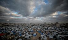 مشاهد عامة لخيام النازحين الفلسطينيين على شاطئ مدينة غزة، 19 ديسمبر/كانون الأول 2025، تصوير: عمر أشتوي