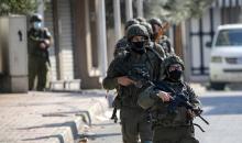 جنود إسرائيليون يسيرون خلال عملية عسكرية في بلدة قلقيلية بالضفة الغربية المحتلة في 4 ديسمبر 2025