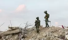 جنديان إسرائيليان في رفح جنوب قطاع غزة (رويترز).webp