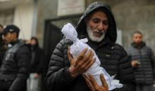 توفي طفل رضيع يبلغ من العمر ثلاثة أشهر، يُدعى تيم الخواجة، كان يعيش في خيمة بمخيم الشاطئ غرب مدينة غزة، نتيجةً لظروف الطقس الباردة في شمال قطاع غزة، في 12 ديسمبر/كانون الأول 2025.