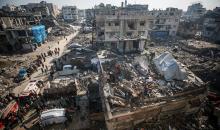 عمليات بحث وإنقاذ في مبنى سكني انهار في مخيم الشاطئ، مدينة غزة، 16 ديسمبر/كانون الأول 2025. صورة: عمر أشتوي