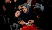 شارك فلسطينيون في موكب جنازة عمار ياسر صباح في بلدة توقوع، قرب بيت لحم في الضفة الغربية، بعد وفاته متأثراً بجراحه إثر إصابته برصاص القوات الإسرائيلية