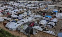 مشاهد عامة لخيام متداعية في مدينة غزة، حيث لم تعد توفر أي حماية من برد الشتاء القارس والأمطار الغزيرة. تسببت العاصفة الأخيرة في غمر آلاف الخيام بالمياه واقتلاعها في مدينة غزة. 29 ديسمبر/كانون الأول 2025. تصوير: عمر أشتوي