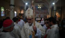 بطريرك اللاتين في القدس الكاردينال بييرباتيستا بيتسابالا يترأس قداس عيد الميلاد في غزة يوم الأحد 21 ديسمبر/كانون الأول 2025.تصوير: عمر أشتوي