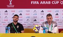 المدير الفني لمنتخب فلسطين ايهاب ابو جزر خلال المؤتمر الصحفي مع اللاعب حامد حمدان في الدوحة.jpg