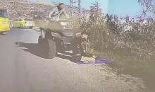 مستوطن وجندي بجيش الاحتلال يتعمد دهس فلسطيني أثناء صلاته في الشارع.jpg