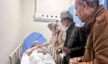 صورة لمريم خلال تلقي الرعاية عقب عملية جراحية في المخ بالأردن (إكس).webp