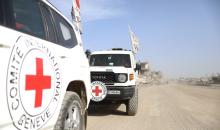 فرق من كتائب القسام ومسؤولون من الصليب الأحمر إلى جانب آليات ثقيلة تابعة لمصر،تجري عمليات بحث في حي الزيتون بمدينة غزة، لاستعادة جثة إسرائيلي في 8 ديسمبر/كانون الأول 2025. تصوير: عمر أشتوي