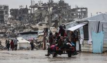 مشهد من  جباليا شمال قطاع غزة، في 27 ديسمبر/كانون الأول 2025، حيث تُفاقم الظروف الجوية السيئة من معاناة الفلسطينيين الذين يعيشون في ظل ظروف إنسانية بالغة الصعوبة. صورة: عمر أشتوي