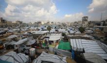 صور عامة لخيام النازحين في مدينة غزة. يعاني النازحون معاناة مضاعفة من ويلات النزاع وقسوة الأحوال الجوية، إذ لا توفر الخيام أي حماية من برد الشتاء القارس والأمطار الغزيرة. مدينة غزة، 23 ديسمبر/كانون الأول 2025. تصوير: عمر أشتوي