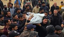 ودّع فلسطينيون فراس أحمد أبو شنب وأحمد حسام نعيم، اللذين استشهدا بنيران الجيش الإسرائيلي في خان يونس، جنوب قطاع غزة. 2 يناير/كانون الثاني 2026. صورة: طارق محمد