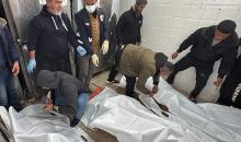 وصلت ثلاث جثث إلى مستشفى شهداء الأقصى في دير البلح، من بينها جثة صحفي، نتيجة هجومين إسرائيليين منفصلين، أحدهما شرق مخيم البريج والآخر في مدينة الزهراء وسط قطاع غزة. 21 يناير/كانون الثاني 2026. صورة: أحمد إبراهيم