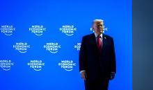 الرئيس الأمريكي دونالد ترامب يلقي كلمةً في المنتدى الاقتصادي العالمي في دافوس، سويسرا، 22 يناير/كانون الثاني 2026. صورة من المكتب الصحفي للبيت الأبيض (apaimages)