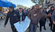 وداع جثمان المواطنة صباح أبو جامع  62 عامًا في خان يونس، جنوب قطاع غزة، في 16 يناير/كانون الثاني 2026. (صورة: طارق محمد)