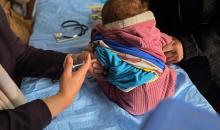 يتلقى الأطفال (دون سن الثالثة) التطعيمات في مستشفى ناصر بخان يونس جنوب قطاع غزة، 18 يناير/كانون الثاني 2026.تصوير: طارق محمد