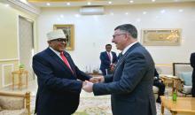 وزير الخارجية الإسرائيلي جدعون ساعر مع عبدالرحمن محمد عبدالله، الذي أعلن نفسه رئيسا لمنطقة أرض الصومال. 06/01/2026. (وزارة الخارجية الإسرائيلية)