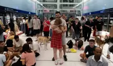 إسرائيليون داخل ملجأ عام في رامات غان خوفا من صاروخ إيراني في 18 يونيو-حزيران الماضي (غيتي).webp