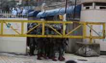 جولة استفزازية للمستوطنين بحماية قوات جيش الاحتلال الإسرائيلي في مدينة الخليل، جنوب الضفة الغربية ، 10 يناير/كانون الثاني 2026. تصوير مأمون وزواز