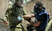 رصدت لجنة الحريات في النقابة، 42 حالة اعتقال بحق صحفيين وصحفيات فلسطينيين خلال عام 2025.webp