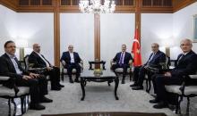 فيدان يلتقي بوفد من حركة حماس في أنقرة.jpg