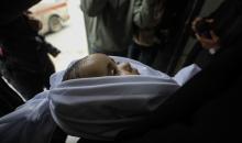 توفي الطفل علي أبو زور، البالغ من العمر ثلاثة أشهر، والذي وصل إلى مستشفى الشفاء في مدينة غزة، متأثراً بموجة البرد القارس التي ضربت مخيمات النازحين في غزة. 22 يناير/كانون الثاني 2026. صورة: عمر أشتوي