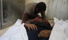 حضر أقارب شاب فلسطيني، قُتل بنيران الجيش الإسرائيلي، مراسم الدفن التي أقيمت في مستشفى الشفاء بمدينة غزة، في 24 يناير/كانون الثاني 2026. (صورة: عمر أشتوي)