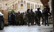 جولة استفزازية للمستوطنين بحماية قوات جيش الاحتلال الإسرائيلي في مدينة الخليل، جنوب الضفة الغربية ، 10 يناير/كانون الثاني 2026. تصوير مأمون وزواز