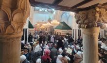 تجمّع فلسطينيون في الحرم الإبراهيمي بالخليل، الضفة الغربية، لإحياء ذكرى الإسراء والمعراج، رغم القيود الإسرائيلية وحظر الصلاة داخل المسجد، في 17 يناير/كانون الثاني 2026. (صورة: مأمون وزواز)