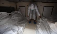 تُجري إدارة الطب الشرعي والأدلة الجنائية بوزارة العدل فحوصاتٍ لخمس عشرة جثة فلسطينية بمستشفى الشفاء في مدينة غزة، لمحاولة التعرف عليها، 30 يناير/كانون الثاني 2026. صورة: عمر أشتوي