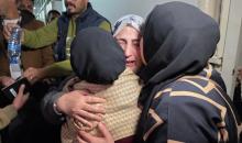 فلسطينيون قادمون من مصر عبر معبر رفح يصلون إلى مستشفى ناصر في خان يونس، قطاع غزة، في 21 فبراير/شباط 2026. صورة: طارق محمد/(APA Images)