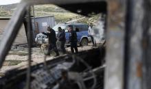 وفد دبلوماسي أوروبي يزور قرية سوسيا، جنوب الخليل، لتقييم الأضرار التي لحقت بالممتلكات الفلسطينية جراء هجمات المستوطنين، 25 فبراير/شباط 2026. تصوير: مأمون وزواز