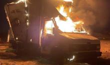 متطوعو الدفاع المدني يعملون على إخماد عدة حرائق في مسافر يطا جنوب الخليل.jpg